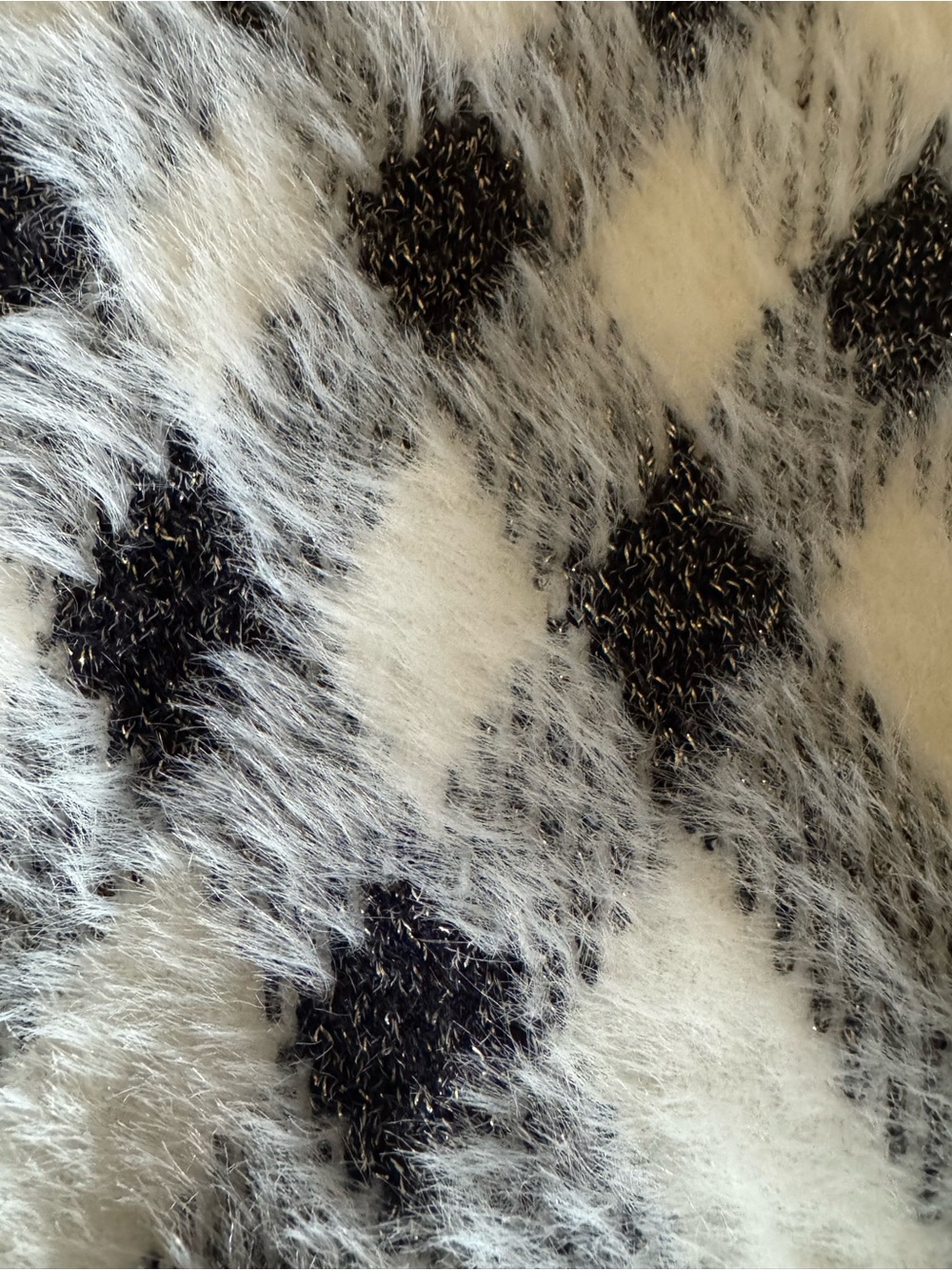 NWT Tommy Hilfiger White Black & Gold Fuzzy Argyle Sweater Vest Size Medium - Picture 4 of 7